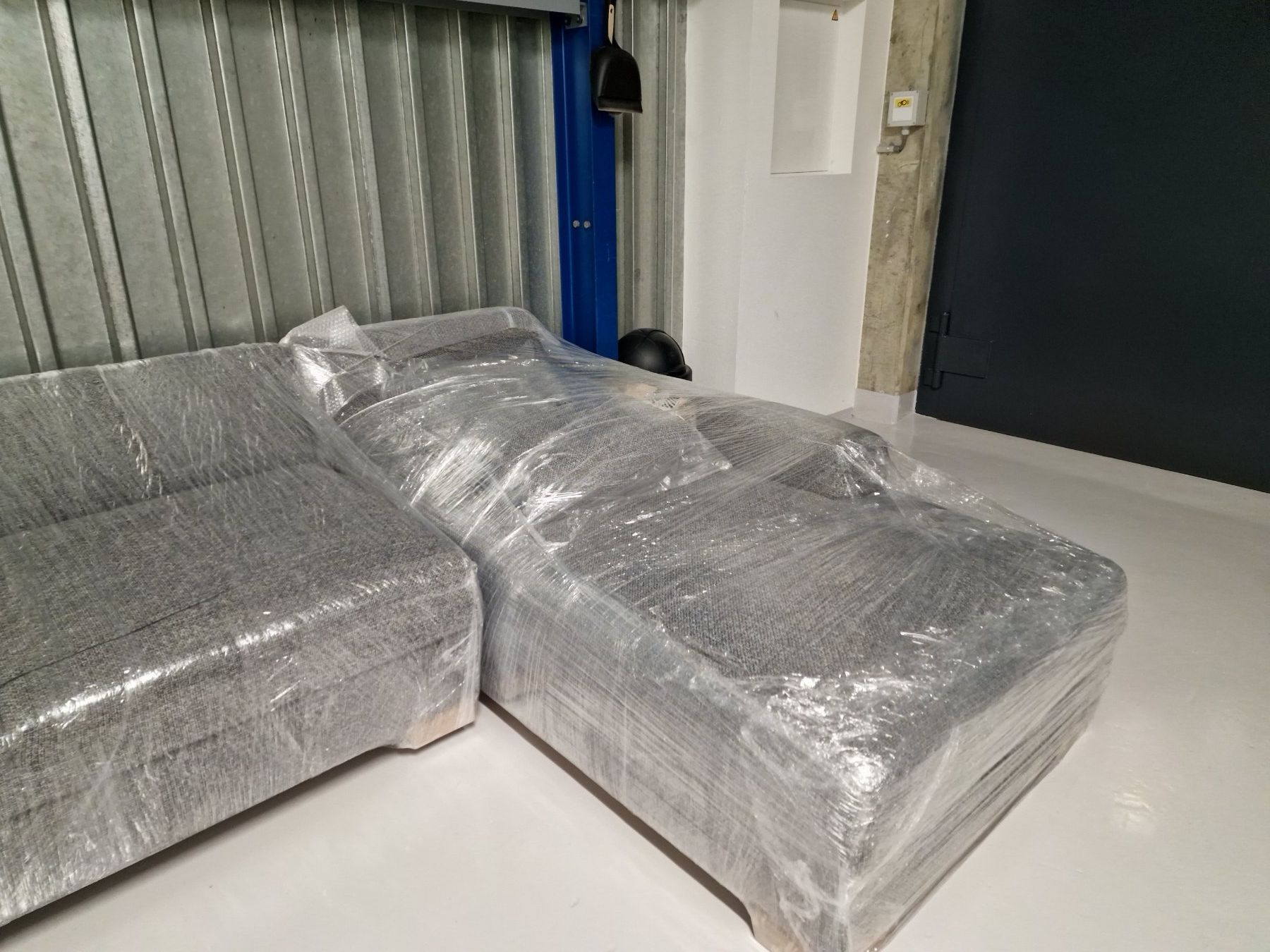 Ikea Divani: Gemütliches Ecksofa / SÖRVALLEN  Grau, Top Zustand! – Usato da Killwangen venduto da bmy_5rtt 2