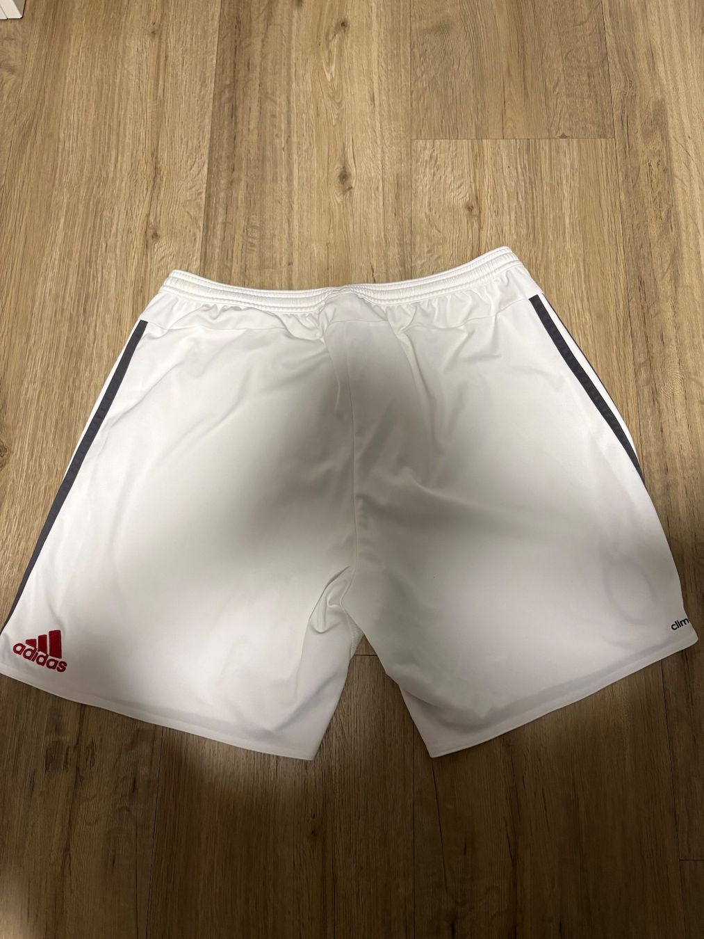 Adidas Pantaloni: AC MILAN SHORTS GRÖSSE L – Usato da Matzingen venduto da dkl_6khr 1
