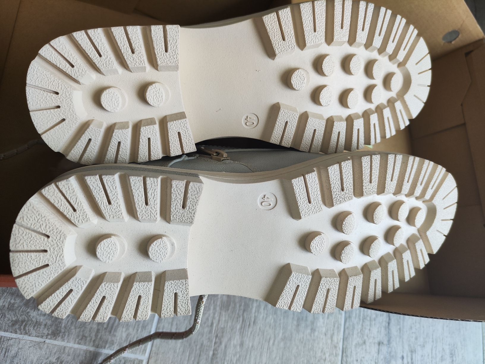 Scarpe da donna: Bottines Kimbertel beige, chaudes et imperméables, T. 40 – Nuovo e nell'imballaggio originale da Les Acacias venduto da mei_2xhp 3