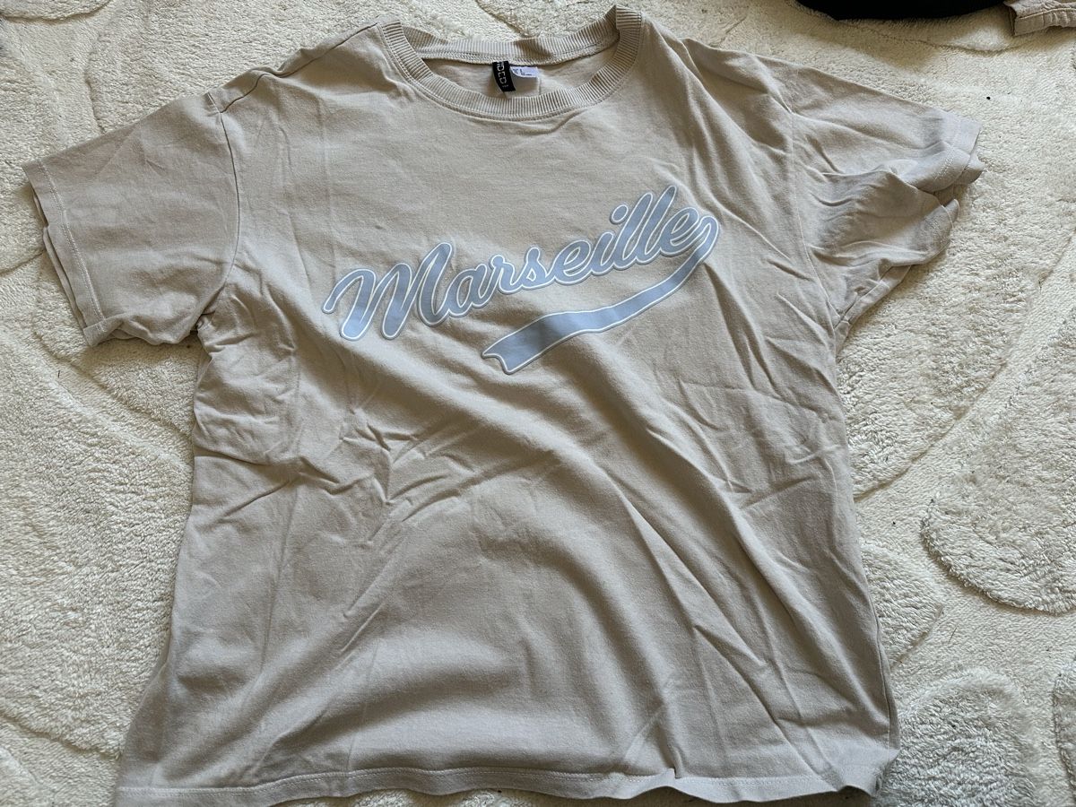 H&M T-shirts: beiges Tshirt – D'occasion à Basel par ronjalg