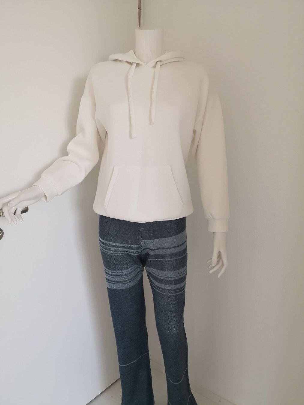 Mango Pullover & Sweatshirts: 🤩MANGO HOODIE-PULLOVER WEISS & MISSONI P. – Gebraucht aus Olten von Naja-Twins-Twins 2