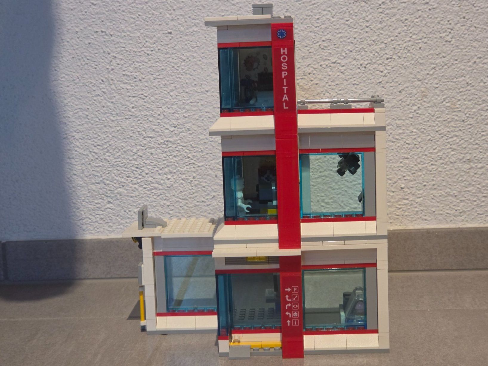 Lego Giocattoli: 60204 LEGO City Hospital – Usato da Niederlenz venduto da das_ws5p 1
