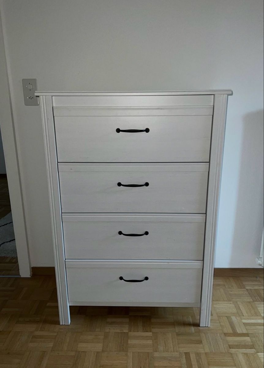 Cassettiere: IKEA Kommode mit 4 Schubladen – Usato da Fehraltorf venduto da milady 1