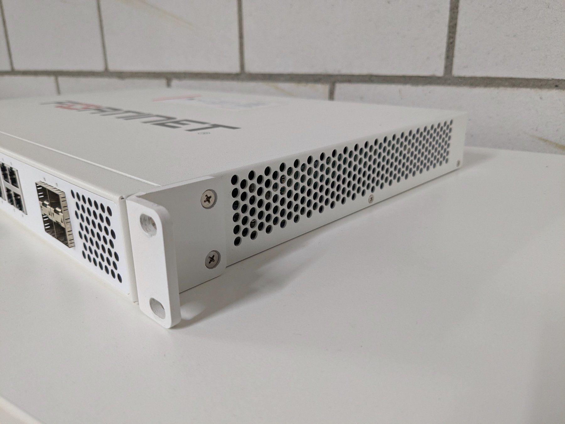 Fortinet Firewall: FORTINET FortiGate 200E Firewall – Usato da Winterthur venduto da in4matiker 2