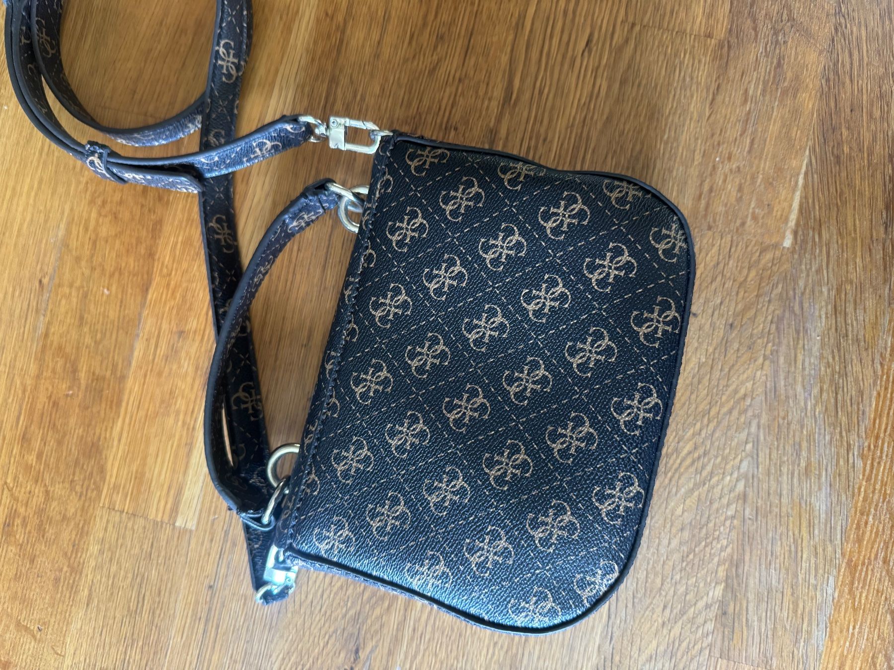 Guess Borse da donna: Guess Handtasche – Usato da Gachnang venduto da lie_m66g 1