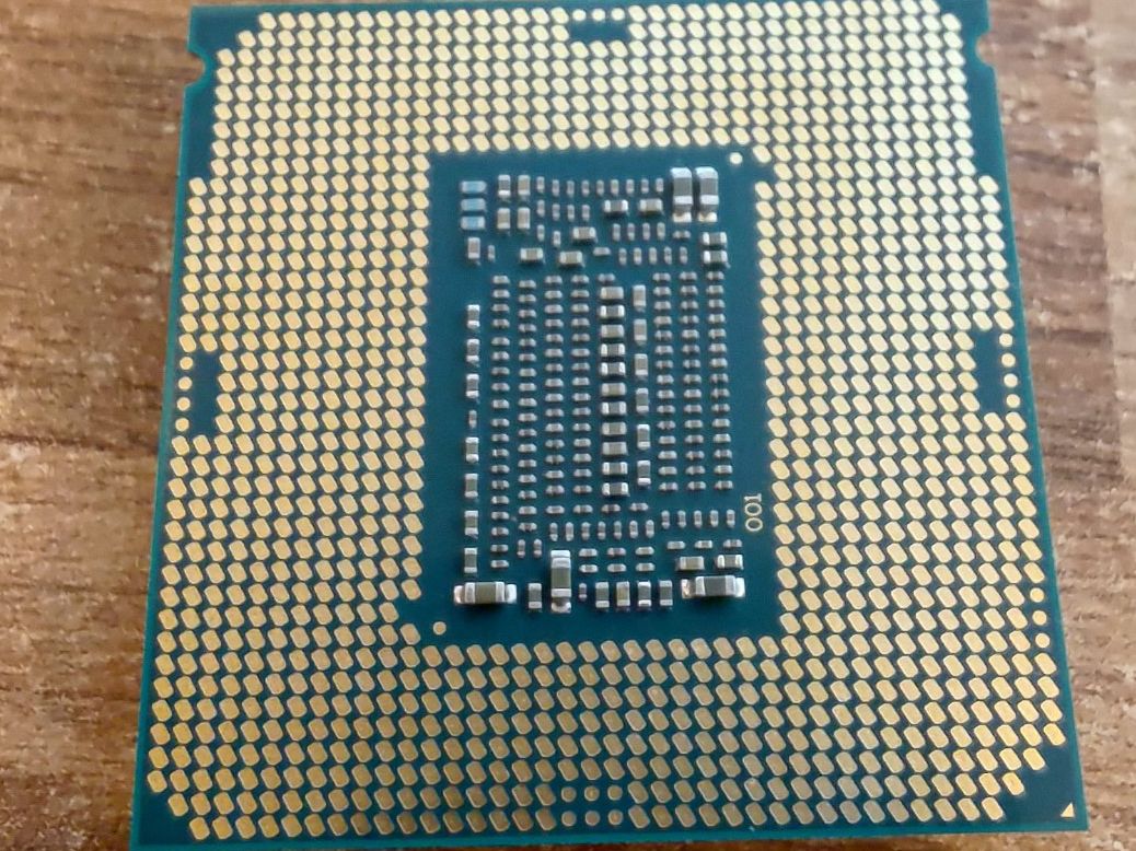 Intel Componenti elettronici: Xeon E-2186G 3.80 GHz 6 Cores Cache: 12 MB – Usato da Zürich venduto da Drwatson 1