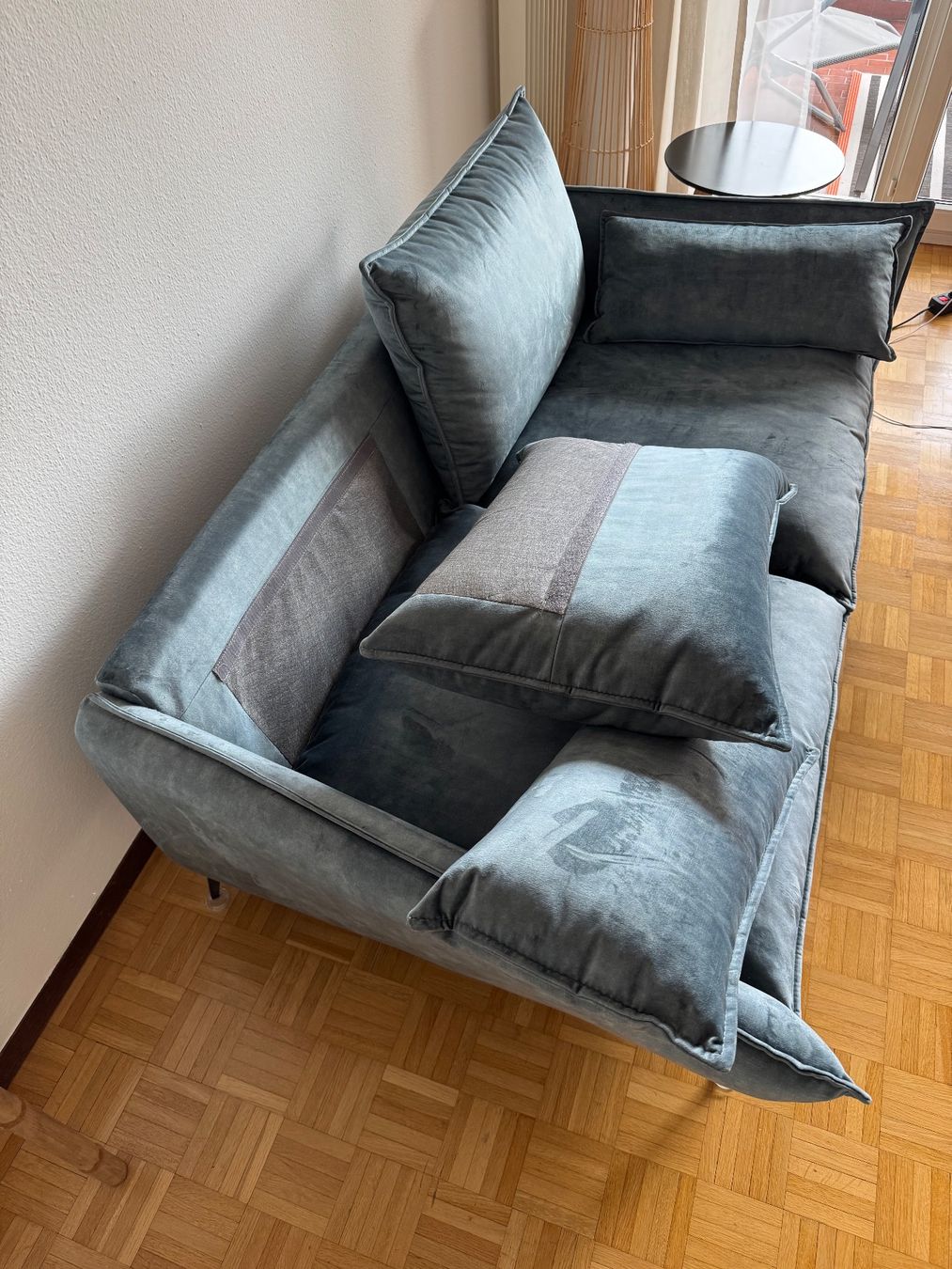 Pfister Sofas: Sofa blau Samt 2-Sitzer guter Zustand – D'occasion à Kilchberg ZH par Torch2 3