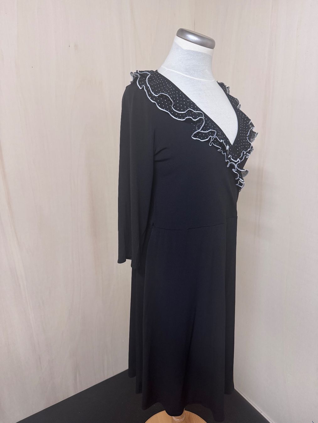 Vestiti: Schwarzes Kleid von Wallis Grösse 44 – Usato da Zürich venduto da van_5xbk 2