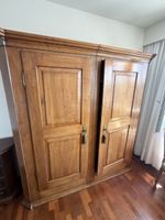 Schrank Holz antik Schubladen Griff detailliert