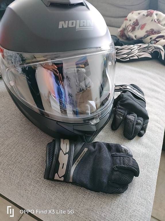 Lotti di vestiti: Motorradbeckleidungen – Usato da Emmenbrücke venduto da Martinez015