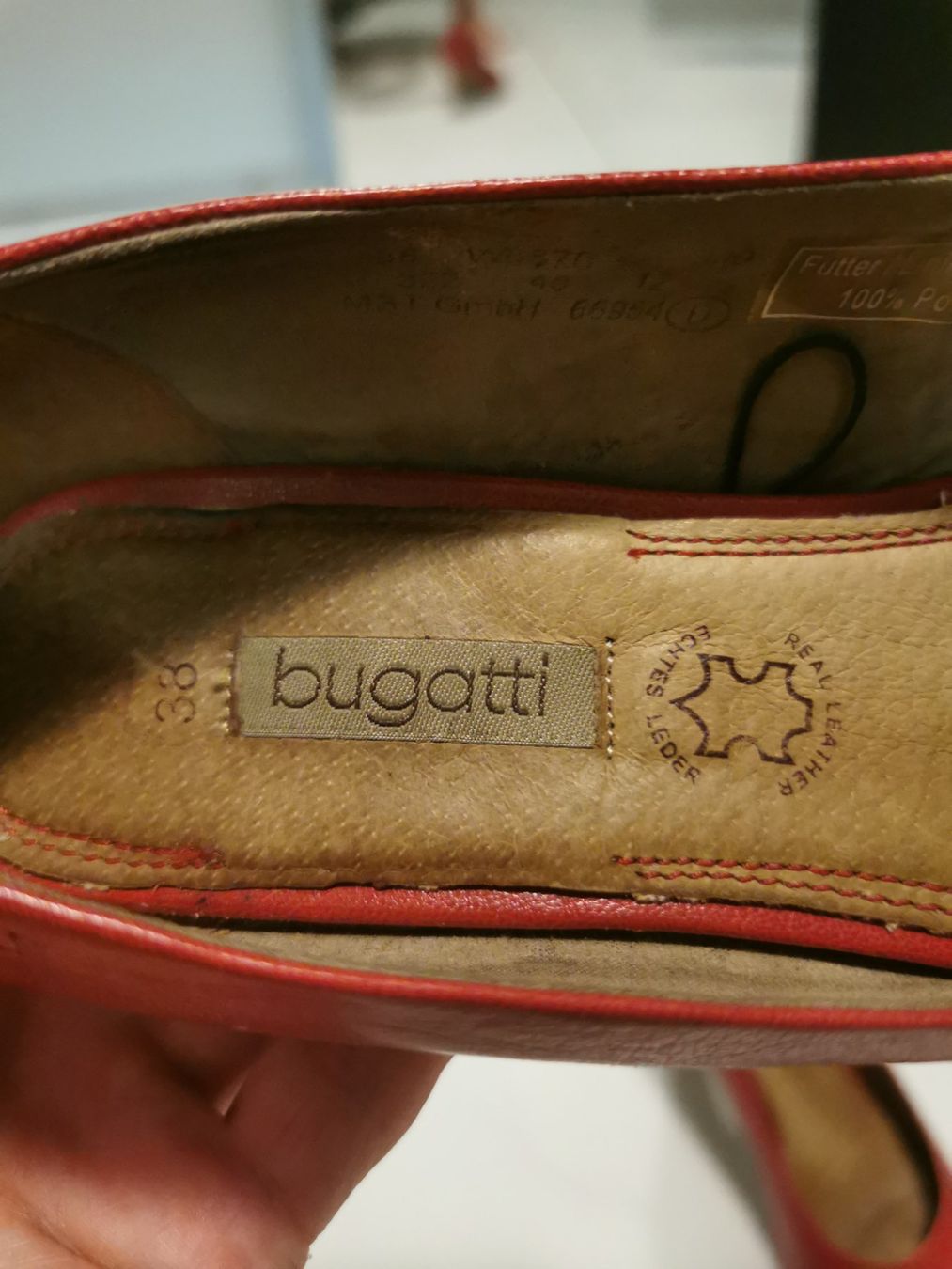 Bugatti Scarpe da donna: Rote Bugatti Lederschuhe Gr. 38 Absatzschuhe – Usato da Oberglatt ZH venduto da JulFul 3