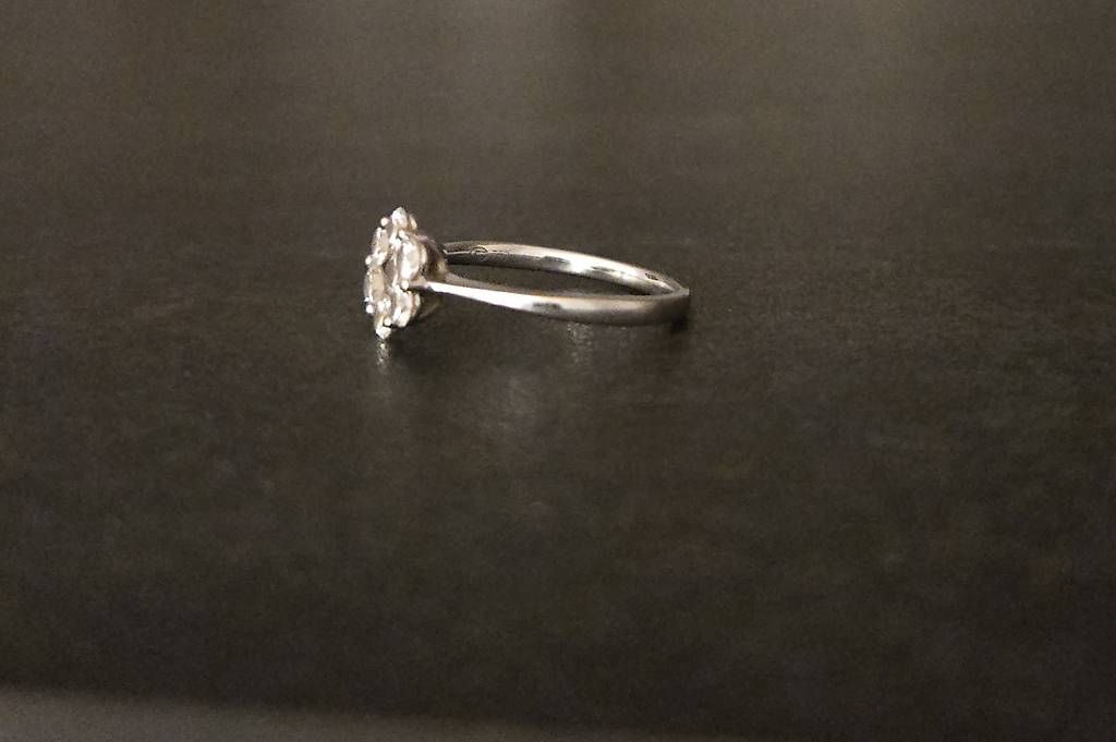 Anelli: Daisy Ring  18ct, 075ct 58 – Usato da Wolfhausen venduto da arbm 2