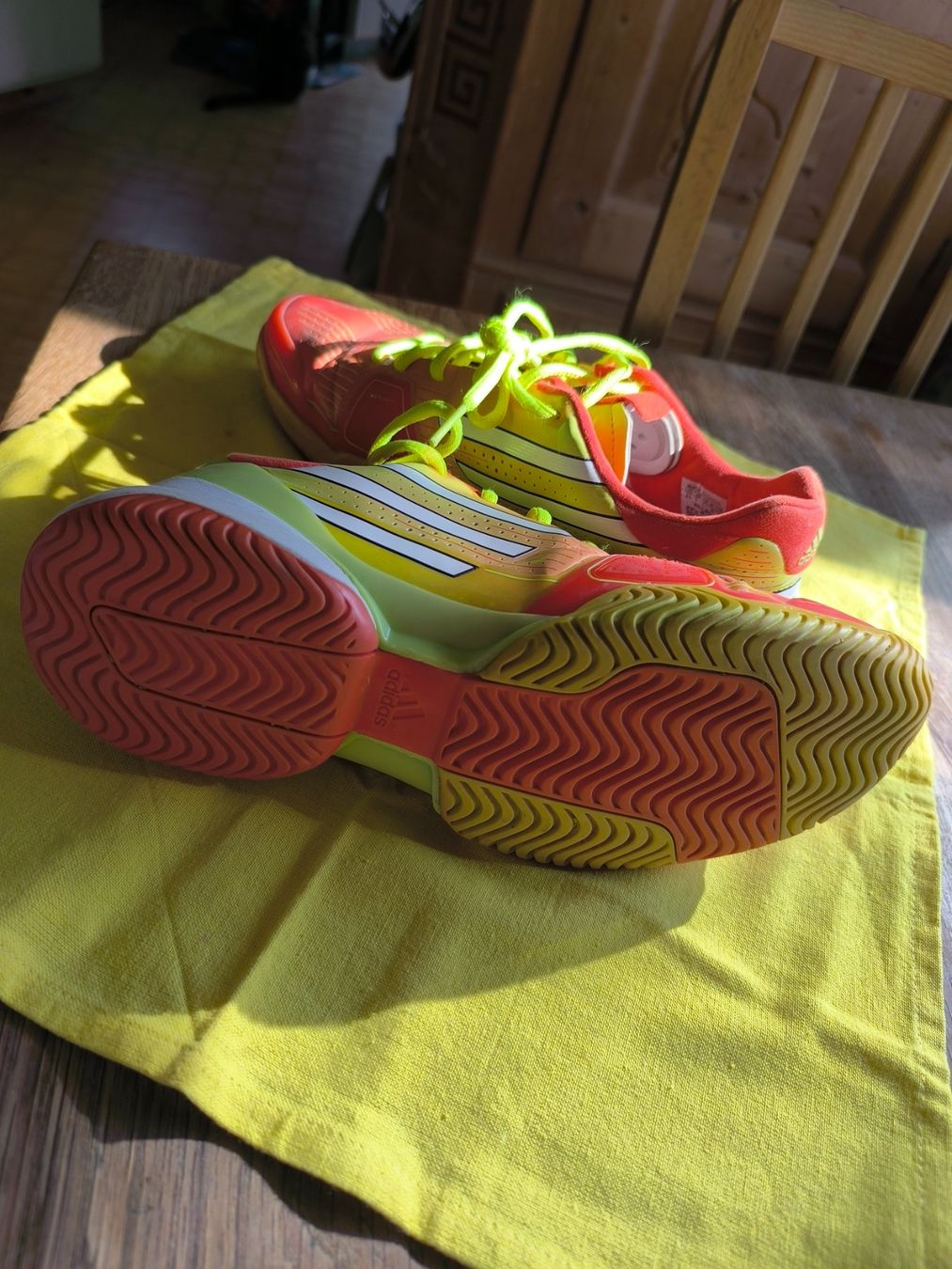 Adidas Scarpe da uomo: Adidas Sandschuhe Gr. 43, gebraucht – Usato da Gebenstorf venduto da Genx74
