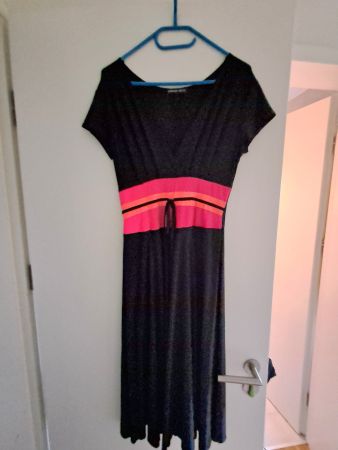 Romyda Keth Robe noire rayures roses orange taille M