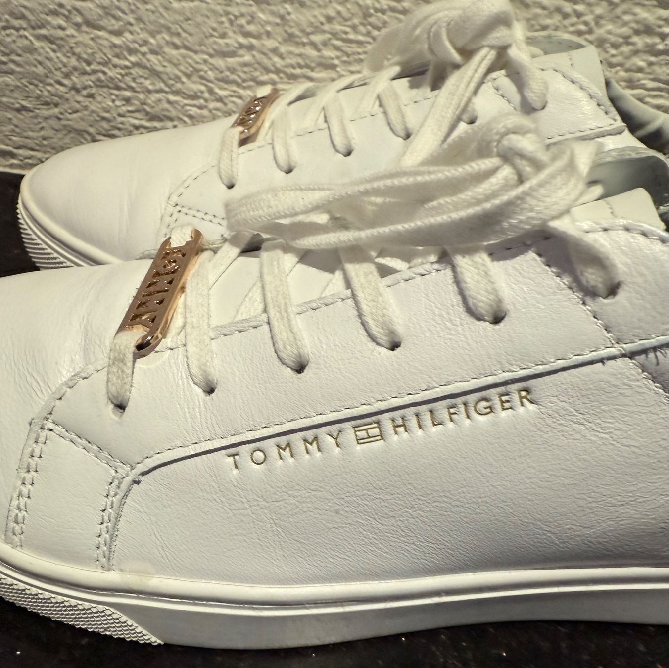 Tommy Hilfiger Scarpe da donna: Tommy Hilfiger, Essential, Sneaker low, Grösse 40 – Nuovo (secondo la descrizione) da Niederweningen venduto da baghirac 4