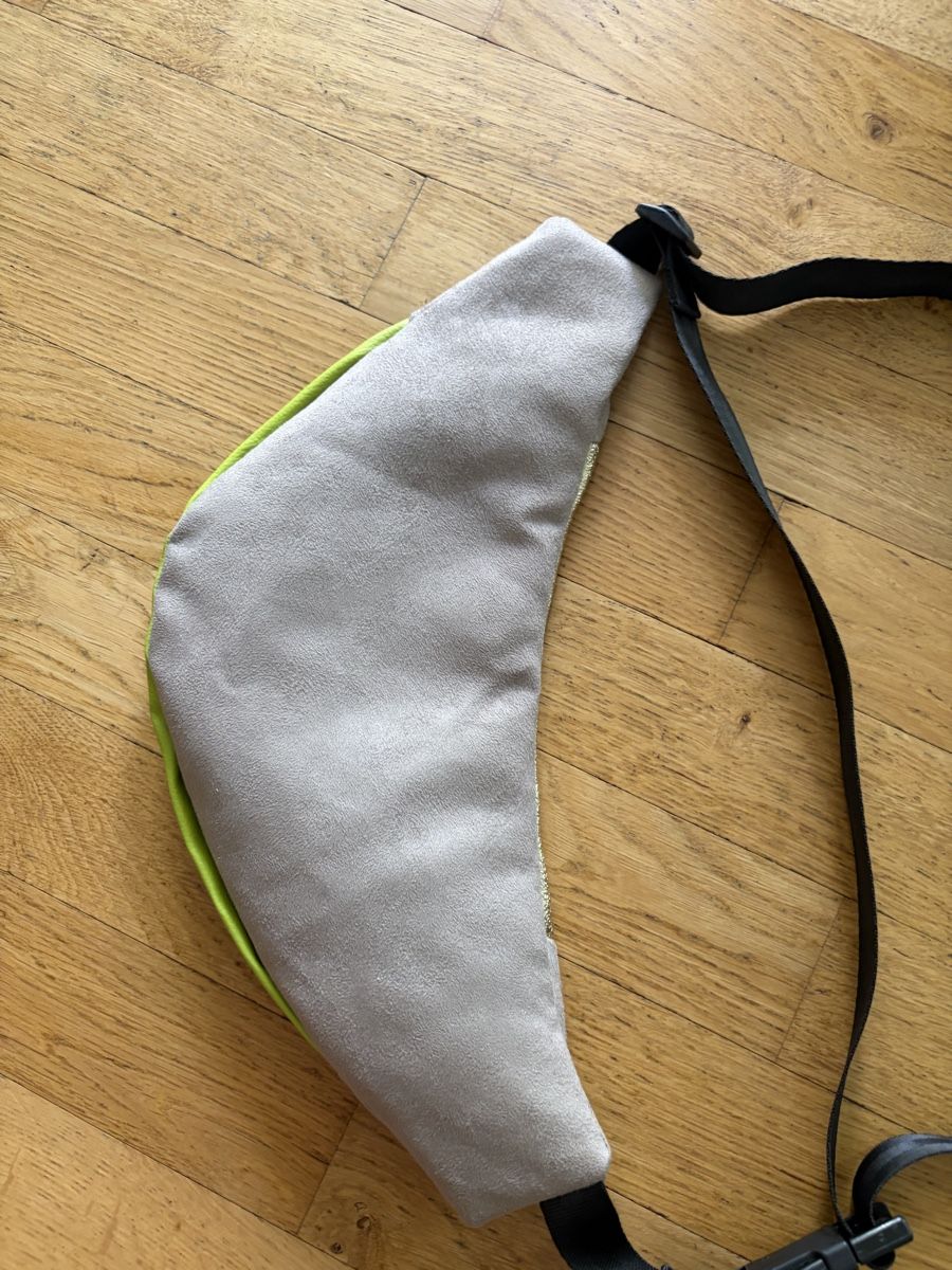 Taschen für Damen: Sac banane vert et gris clair neuve – Neu (gemäss Beschreibung) aus Martigny von O96 1