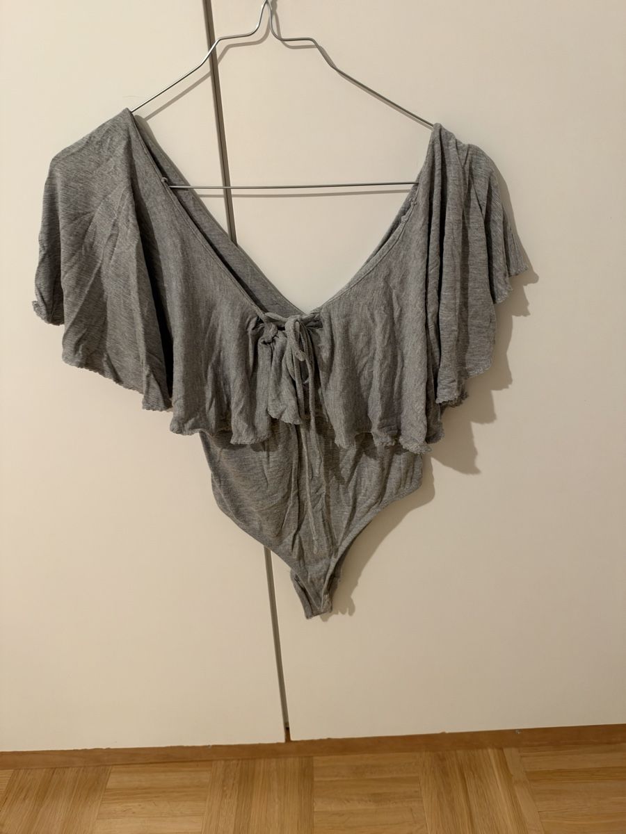T-shirt: Damen Body grau – Usato da Biel/Bienne venduto da Peeeep10
