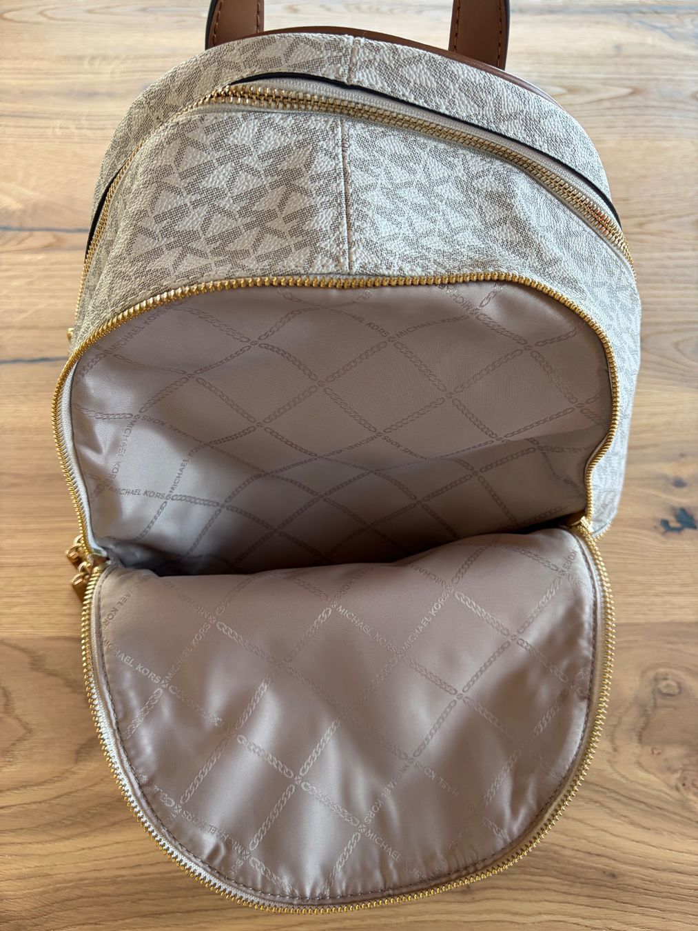 Michael Kors Zaini: Michael Kors Rhea Zip Rucksack in Beige – Nuovo (secondo la descrizione) da Islisberg venduto da Iapetus 2