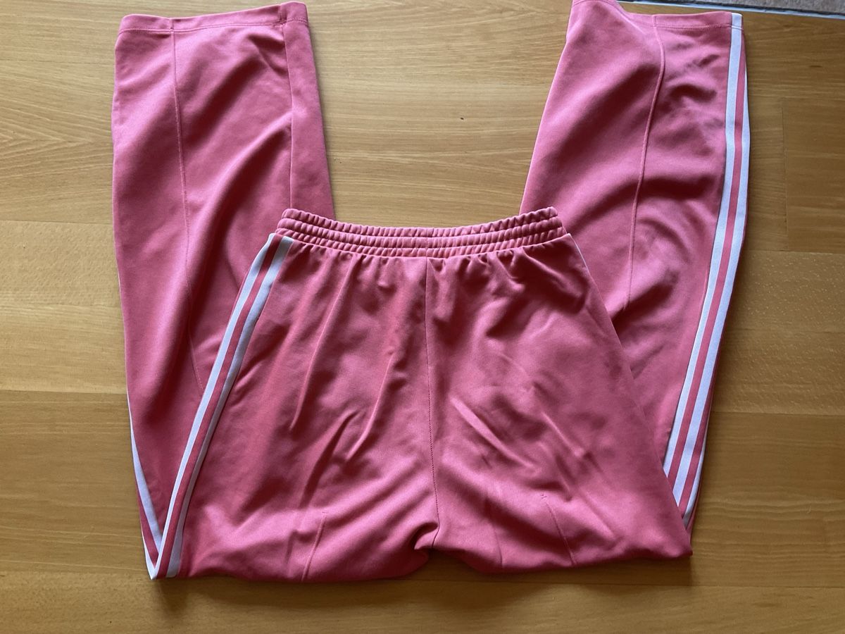 Adidas Pantalons: Adidas Trainingshose lachsrosa Grösse S  – D'occasion à Sagogn par barosella 1