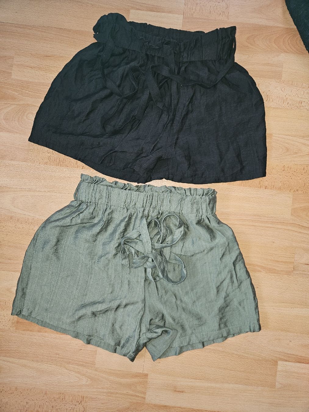Shein Pantaloni: 2x Sommer-Shorts von Shein – Usato da Ebikon venduto da SecondChance_byM 2