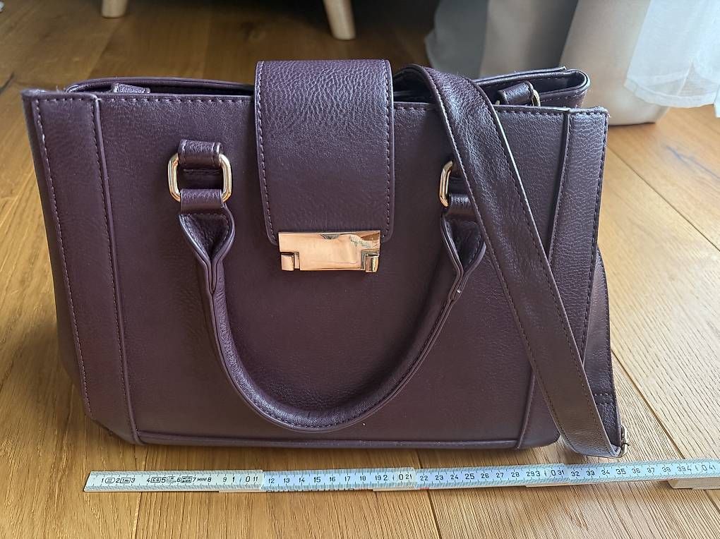 Borse da donna: Trendfarbe Bordeaux Handtasche AF – Usato da Muri AG venduto da tiffer26