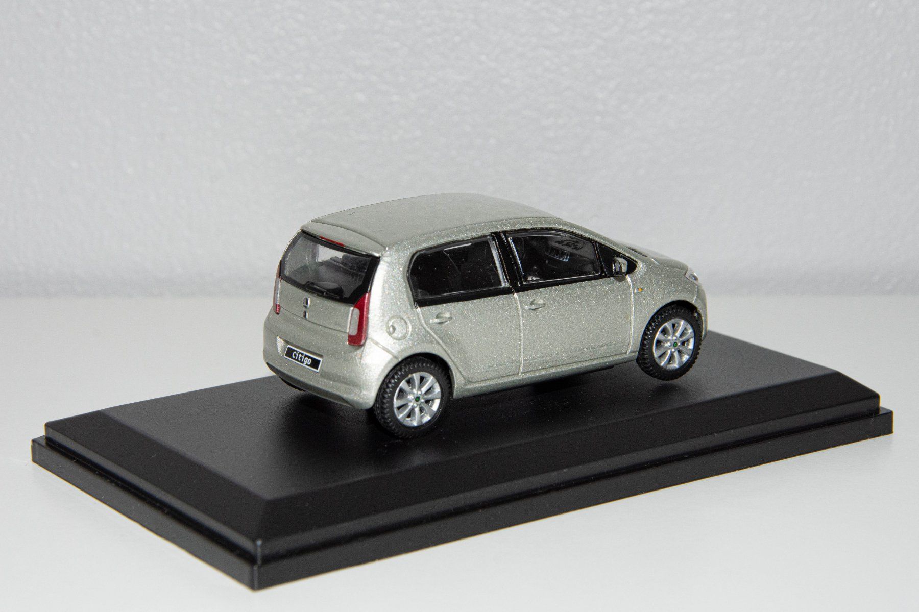 Skoda Modellini d'auto: Skoda Citigo (1/43) – Nuovo e nell'imballaggio originale da Genève venduto da auto_miniatures 1