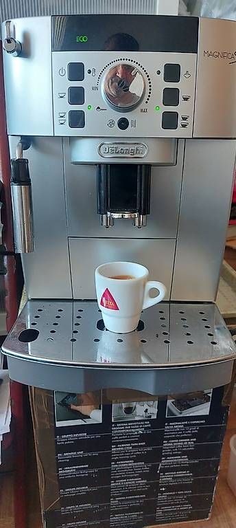 De'Longhi Kaffeemaschinen & Espressomaschinen: Splendide machine à café delonghi ecam 22.210SB . – Gebraucht aus Rolle von mro_5nyk 3