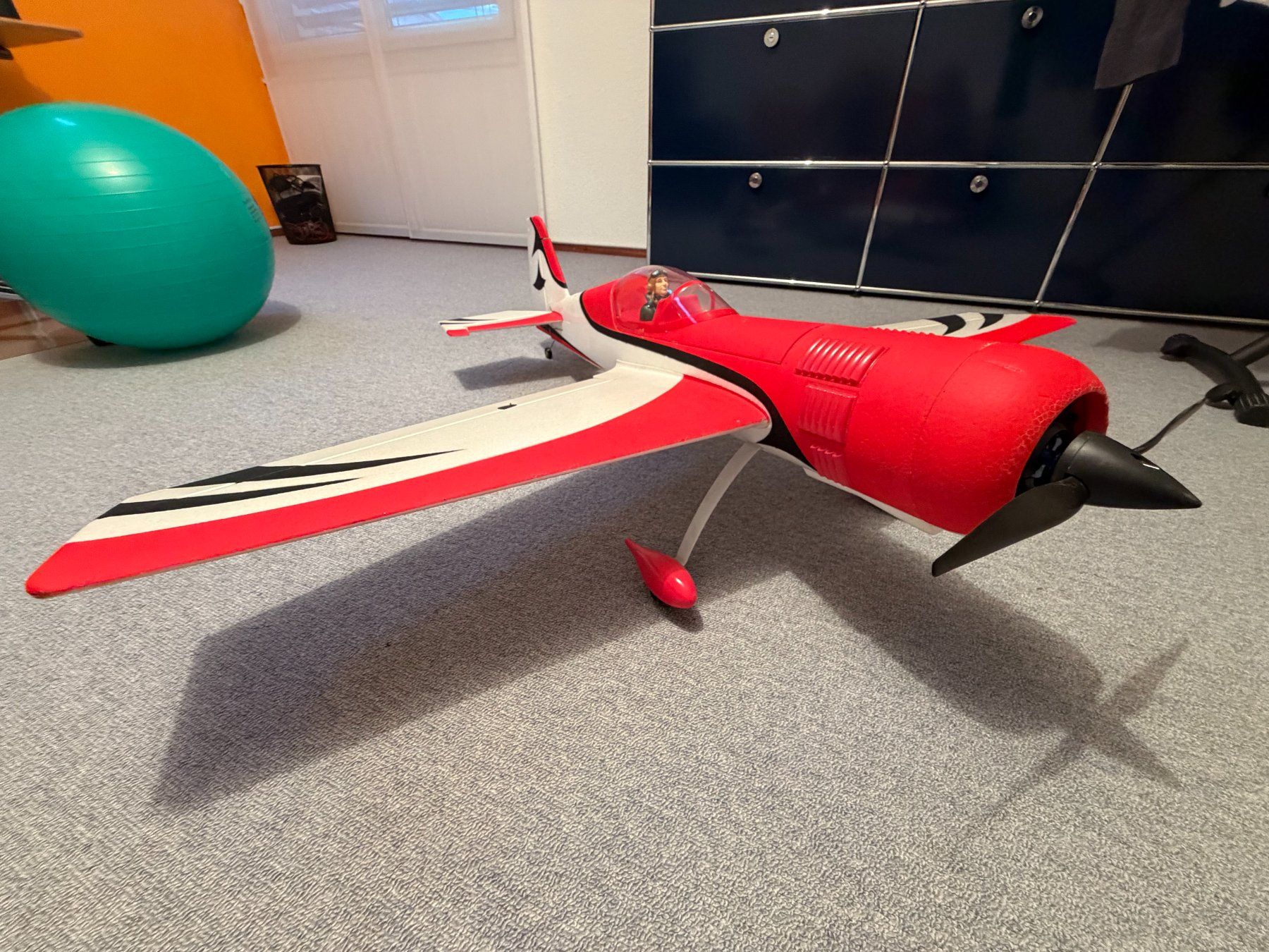RC Modellbau: Dynam SU-26M EPO 1200mm rot/weiss – Gebraucht aus Laax GR von il_8klkd 1