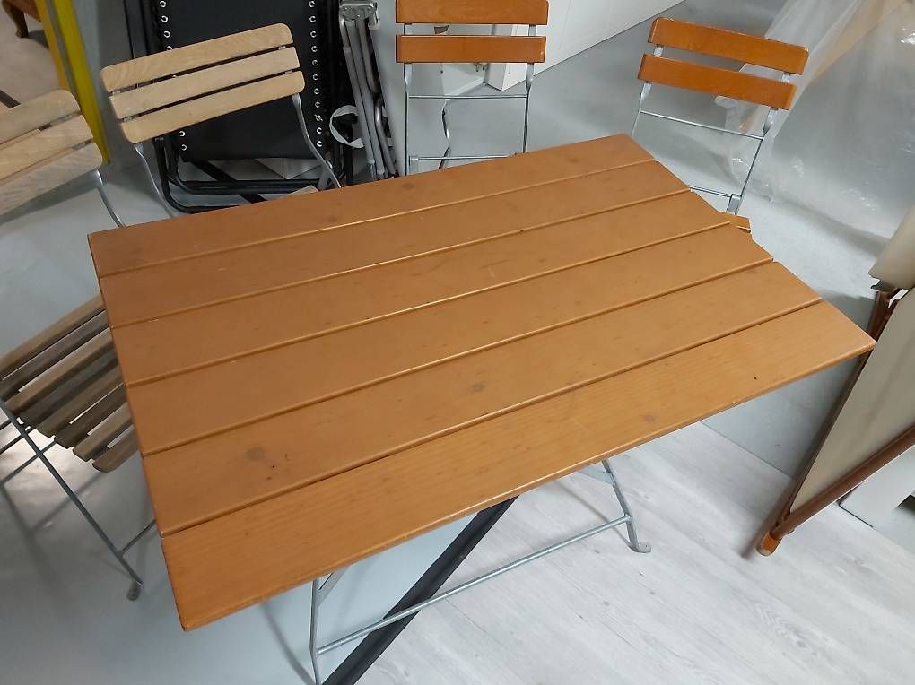 Set di tavolo e panche: Klapptisch mit 4 Klappstühle – Usato da Stalden (Sarnen) venduto da chr_s5xx 2