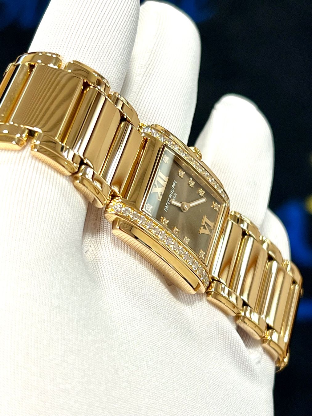 Patek Philippe Uhren: Patek Philippe Twenty-4 / 4910/11R – Neu (gemäss Beschreibung) aus Nyon von Lunas_Watches 3