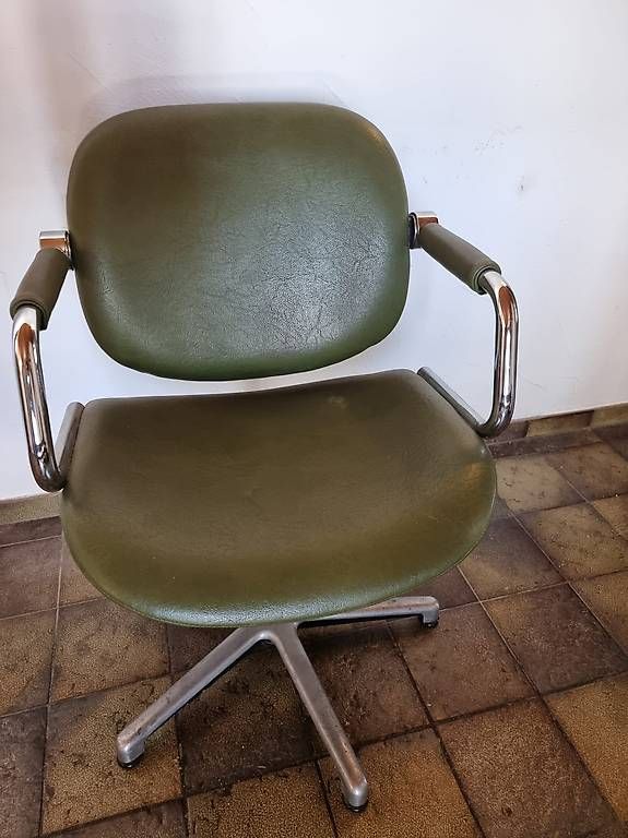 Stühle: 5 alte Coiffeur Stühle – Gebraucht aus Reinach AG von Suzuki34
