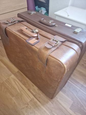 Alter Lederkoffer 1960er. Echtes Leder. Vintage Reisegepäck