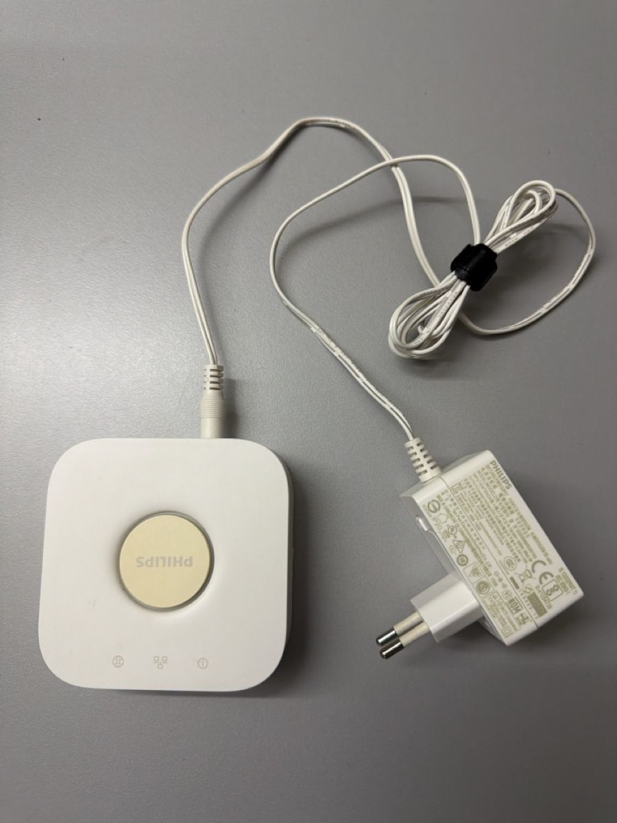 Philips Hubs & Switches: Philips Hue Bridge mit Netzteil – D'occasion à Evilard par Phipou