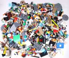 1.5 kg. Legoteile mit Minifiguren