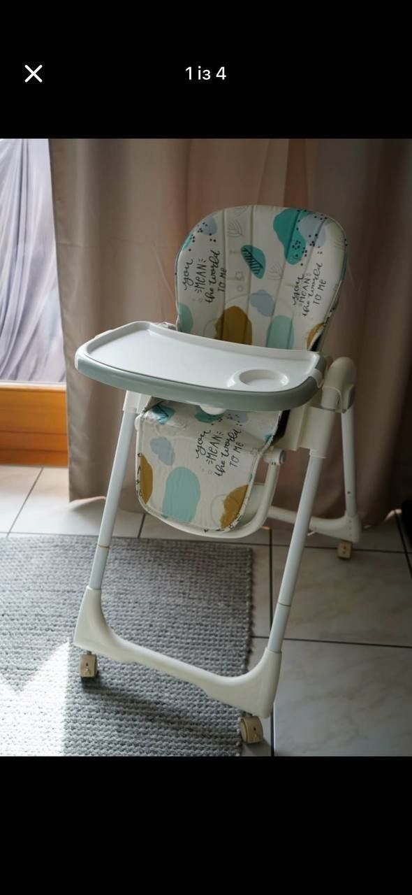 Chaises hautes: Kinderhochstuhl mit abnehmbarem Tablett – D'occasion à Lachen SZ par ser_tm85 1