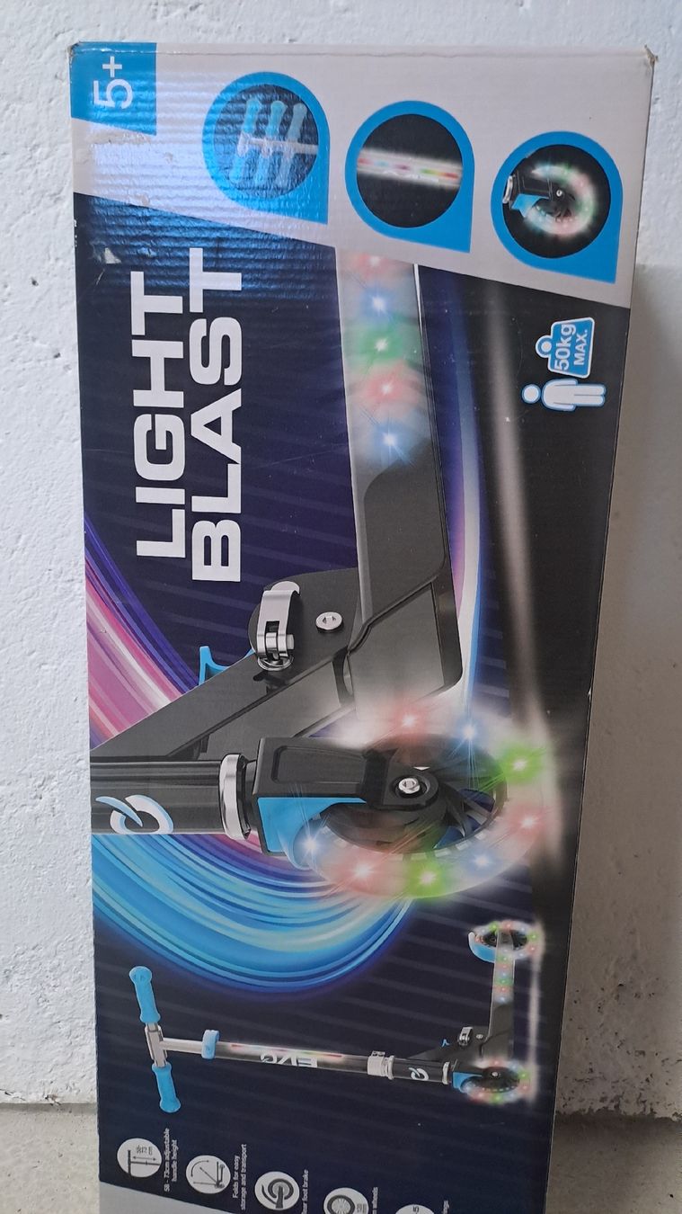 Kickboard: Kickroller EVO Light Blast blau Grösse 5+ ab 5 Jahren – Usato da Orpund venduto da Ricooder 3