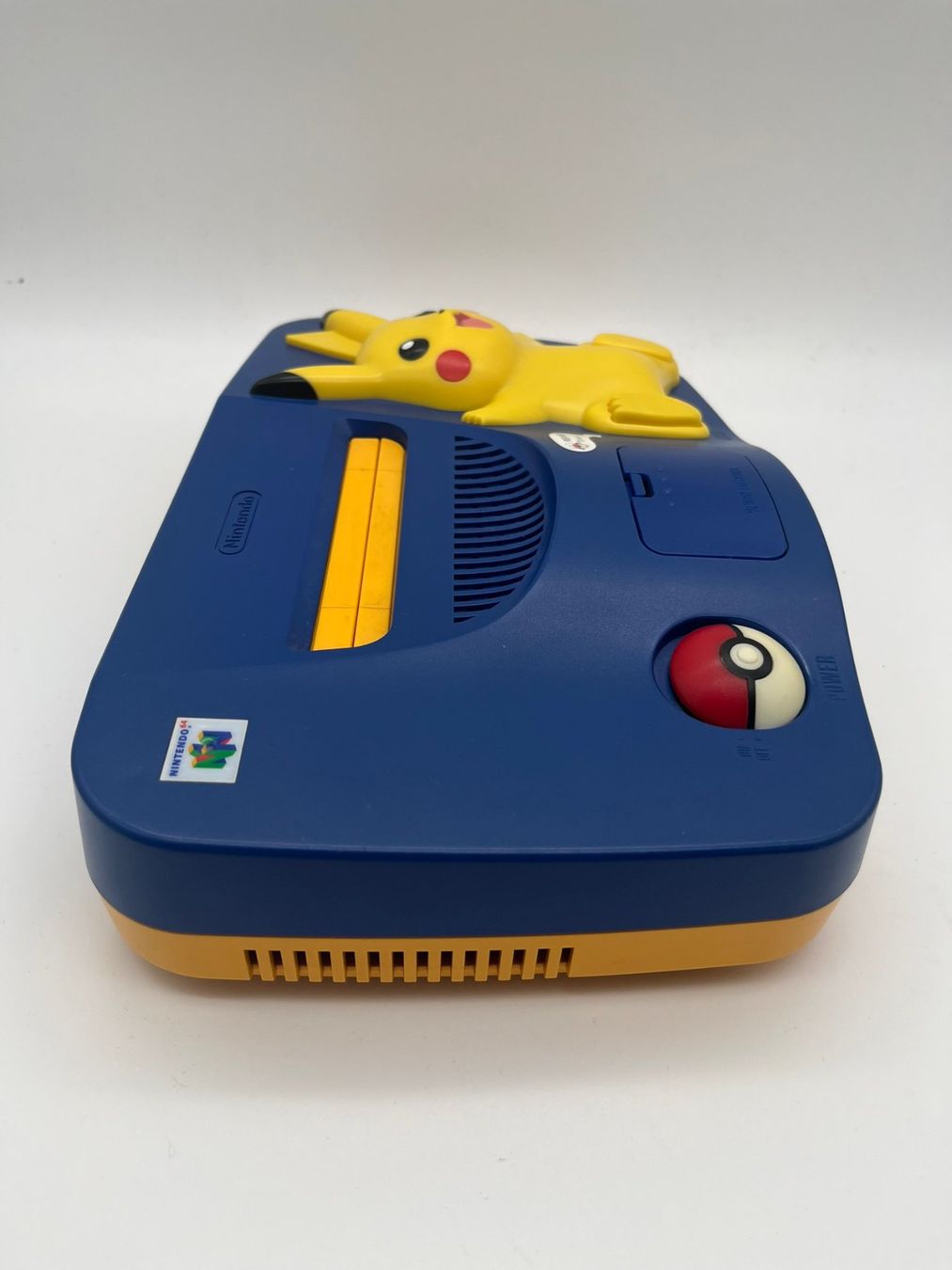 Nintendo Konsolen: Nintendo 64 Pikachu Special Edition + Controller N64 Pokemon – Gebraucht aus St. Gallen von  6