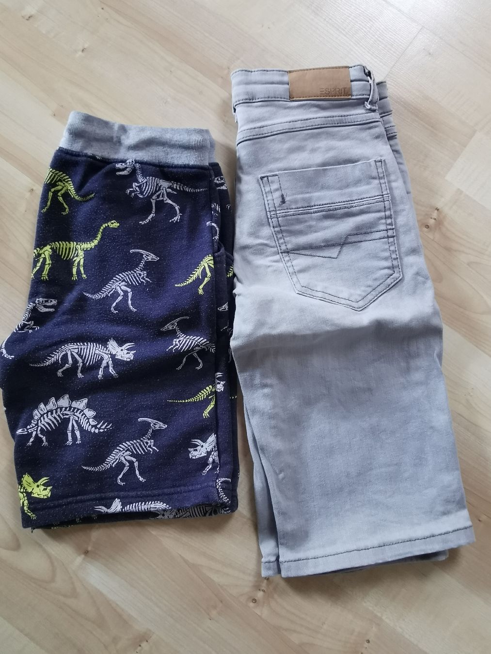 Kleiderpakete & -sets: 4 stk. shorts grösse 128 – Gebraucht aus Oberentfelden von bienemaaja 2
