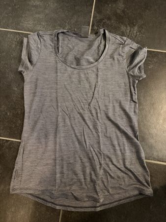 Icebreaker Merino Damen T-Shirt Grösse S, perfekt für den So