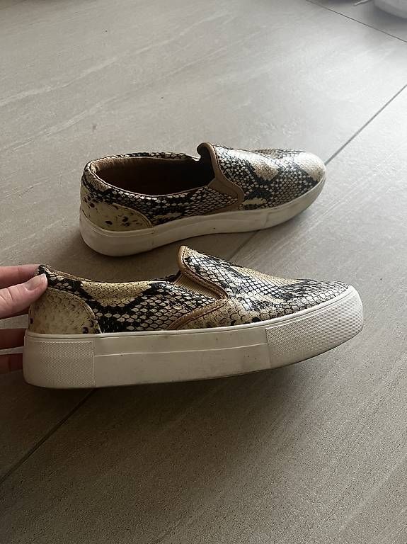 Chaussures femmes: Slipper  – D'occasion à Zwingen par KatjaM 1