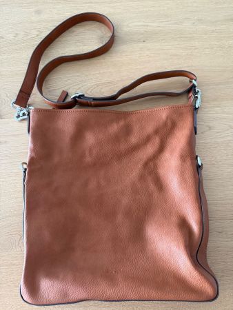 Esprit Umhänge-Handtasche, in Klein- und Grossformat