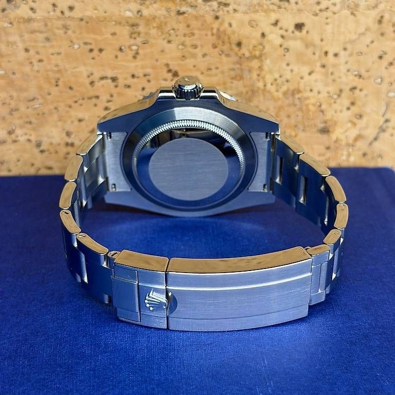 Montres: Rolex Submariner No-Date 114060 – D'occasion à Genève par minty.watches 3