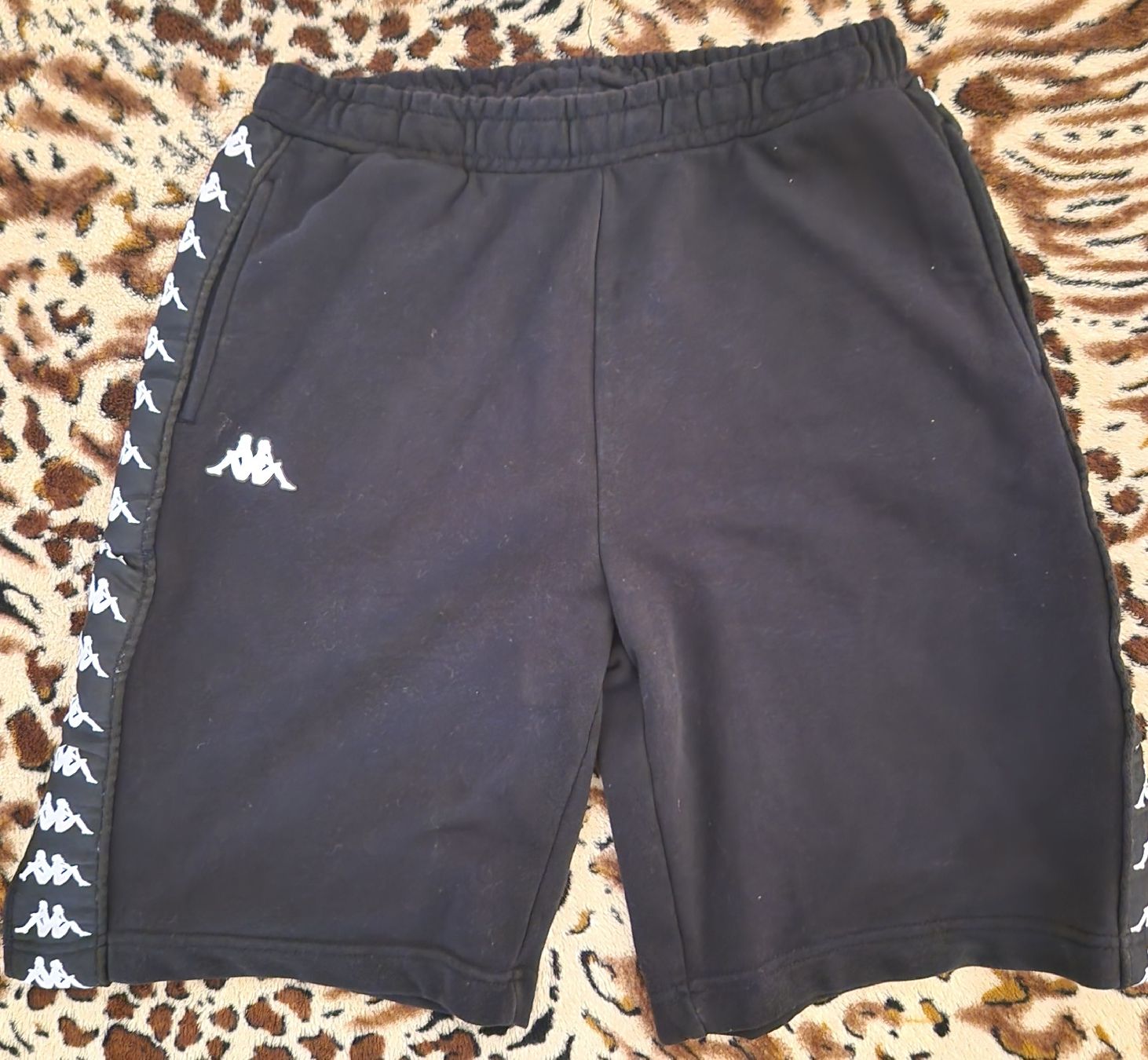 Kappa Hosen: Schwarze Kappa Shorts – Gebraucht aus Dübendorf von Kokoro-Cardshop