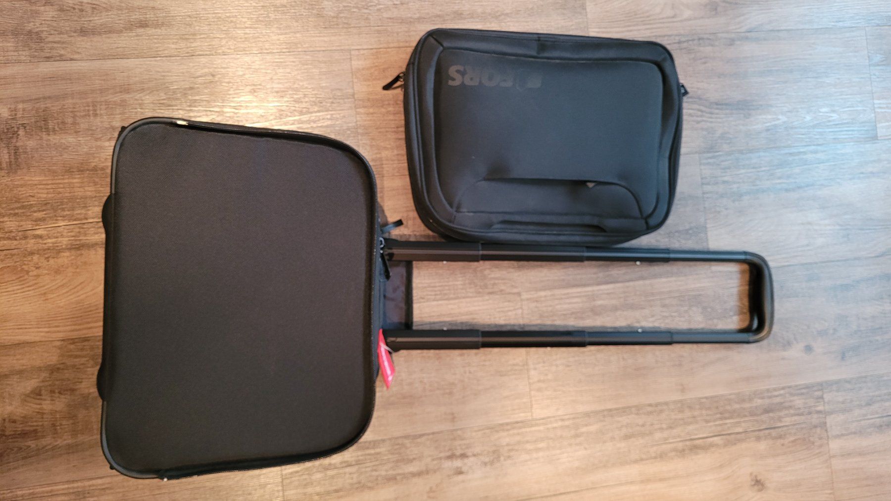 Valigie: Rollkoffer mit variablen Taschen, abschliessbar – Usato da Aarwangen venduto da Striezi01 1