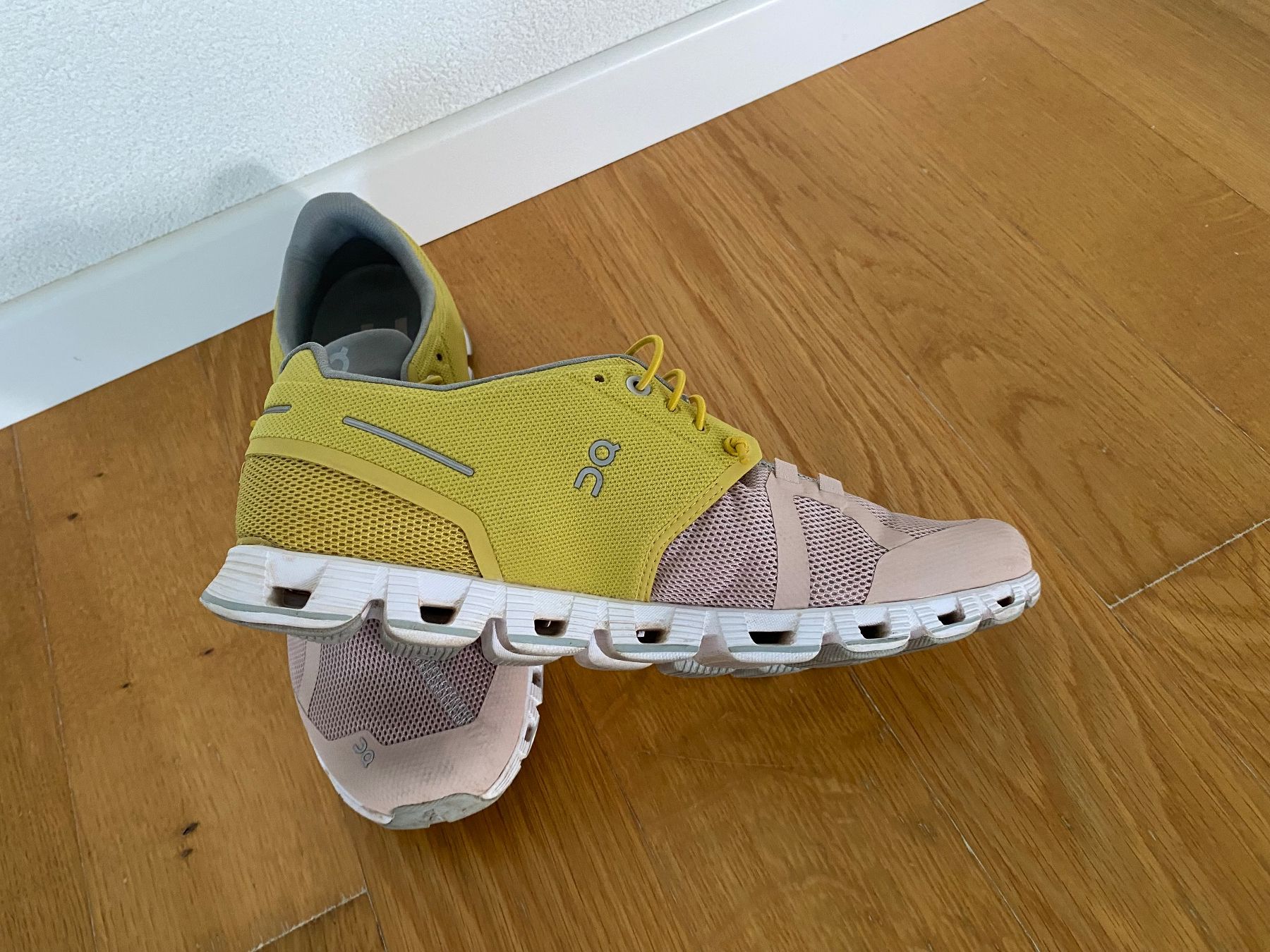 On Scarpe da uomo: ON CLOUD GR 40,5(FAST NEUWERTIG )AB 1 FRANKEN – Usato da Zürich venduto da Fashionparade 4