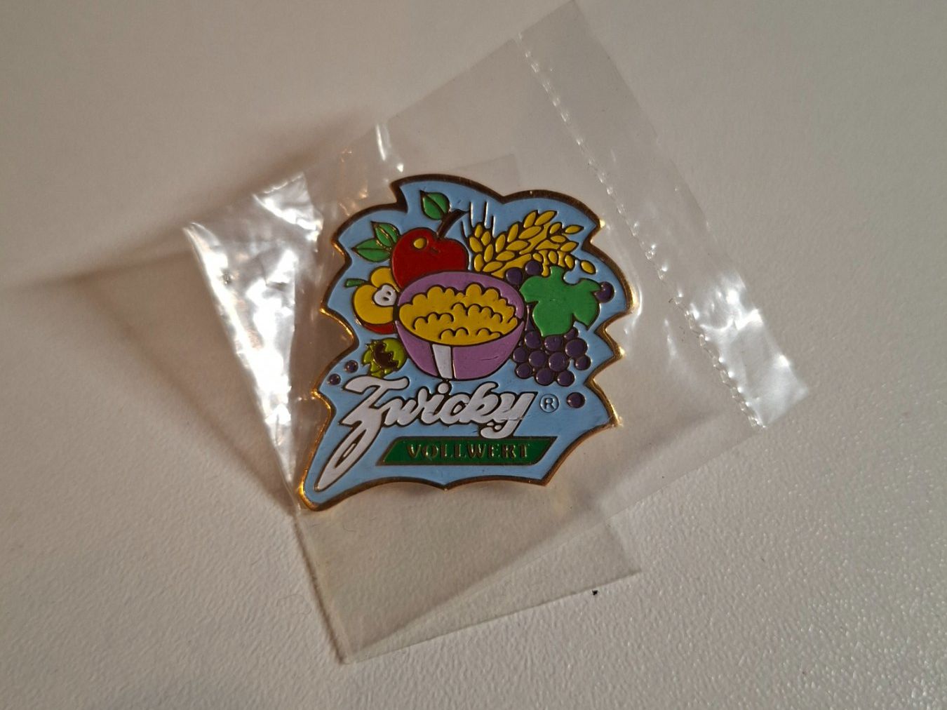 Placchette & Badge: Pin Zwicky neu – Nuovo e nell'imballaggio originale da Erlinsbach venduto da pfunky