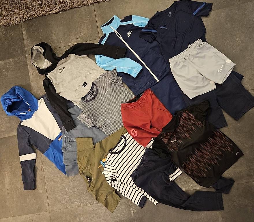 Lotti & Set di vestiti: Jungen Kleiderpaket, Grösse 140 – Usato da Nussbaumen AG venduto da Ralix