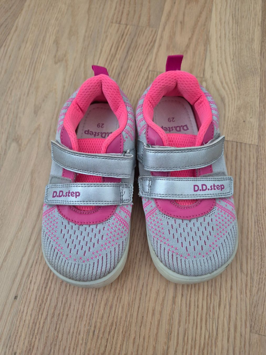 Schuhe für Mädchen: D.D.step Barefoot Gr.29 pink/silber, top Zustand!... – Gebraucht aus Pfäffikon SZ von Ka6ka