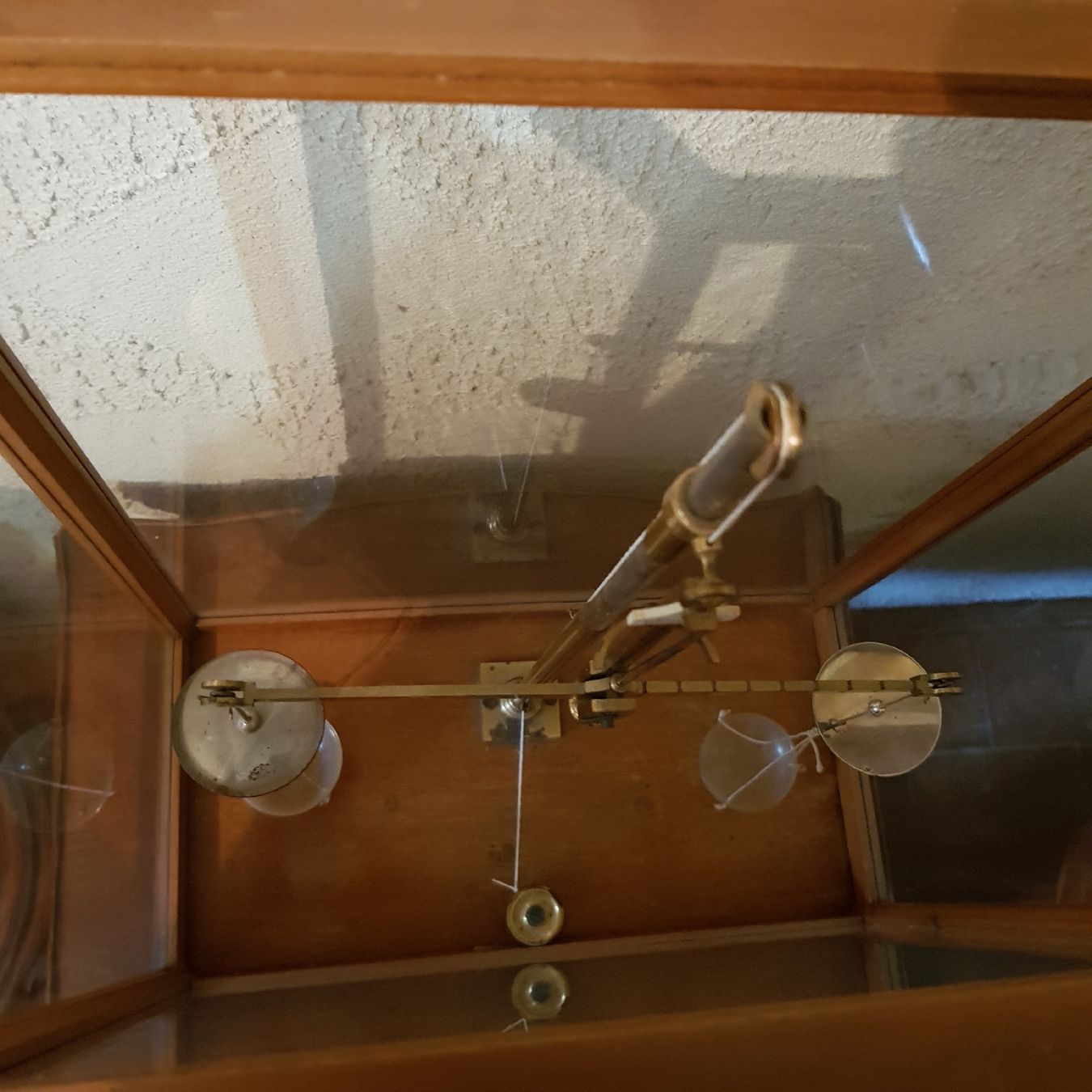 Waagen und Gewichte: balance de précision dans sa vitrine – Gebraucht aus Cortaillod von lemaurice01 1