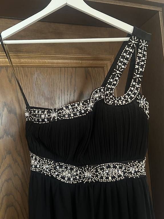 Vestiti: Schönes Schwarzes Kleid Grösse 38 – Usato da Elgg venduto da mel_72b9 1